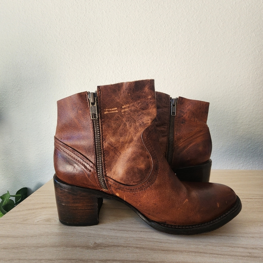 Free Bird by Steven Salt side zip ankle boot, Size 9 - Picture 6 of 15